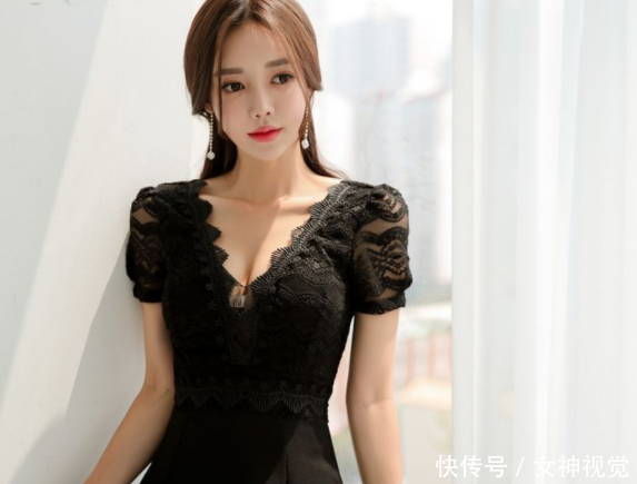 时尚穿搭:优雅清爽的紧身裙姑娘,彰显身材的立体感,真迷人!