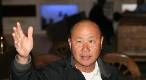 龙套■有些人表面上给周星驰演龙套, 背地里却是名声在外的大导演