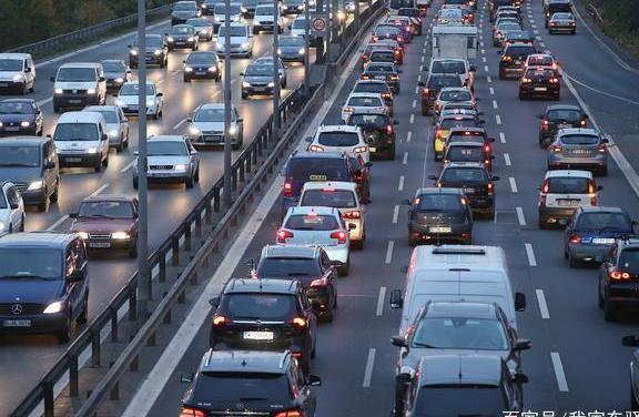 高速上开车的“四大禁忌”，一定要记牢，请花2分钟通读一遍！
