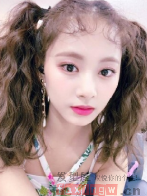 超美时尚小卷发型 才是女神打开的正确方式