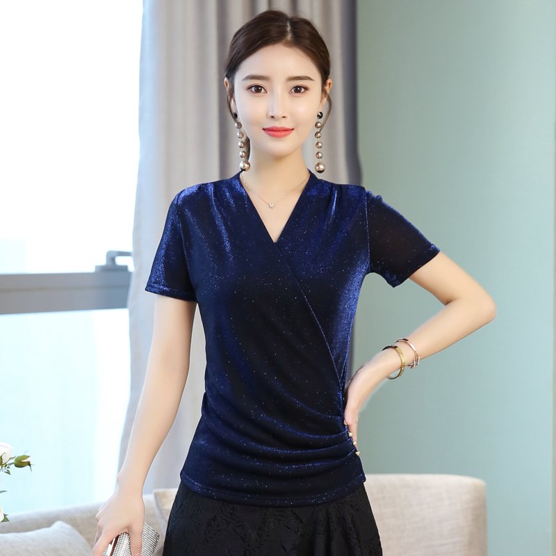 今年流行小衫+小脚裤，时髦又美嫩，适合30~50女人穿