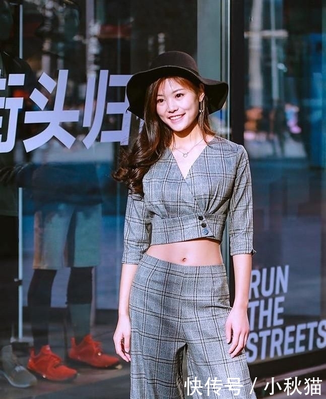 『美女』街拍美女:孤独的感觉之所以如此之重,只是因为想得太深!