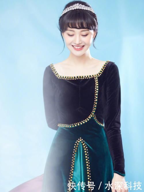 [清纯]难怪《王牌》说郑爽是腿精，当她跟马天宇同台，穿堆堆袜的腿绝了