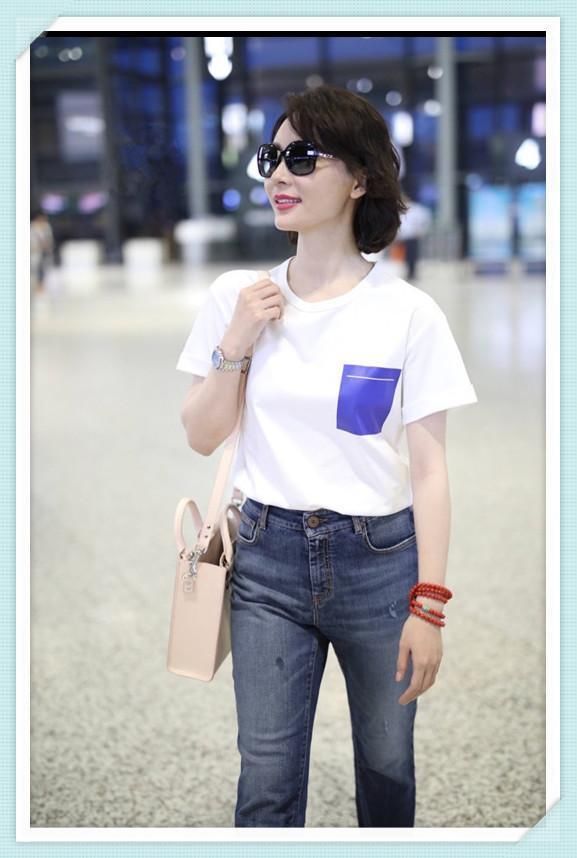 当陈数和关晓彤同穿白T配仔裤,才知道年龄和气质哪个更重要!