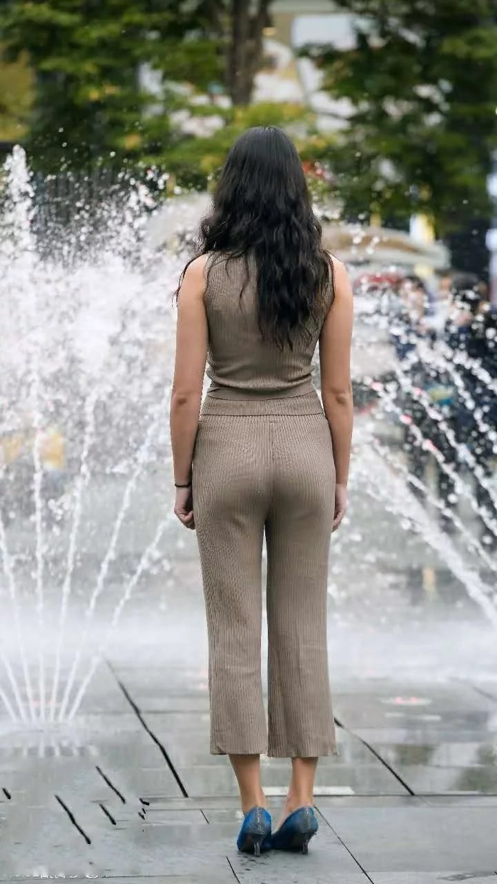 自带温柔气质的雪纺套装，穿在微胖小姐姐的身上，妩媚身姿堪称极