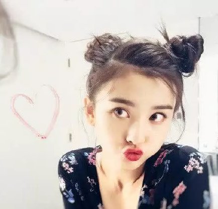 35岁王鸥和20岁宋祖儿同扎哪吒头，网友:真嫩和装嫩的差距