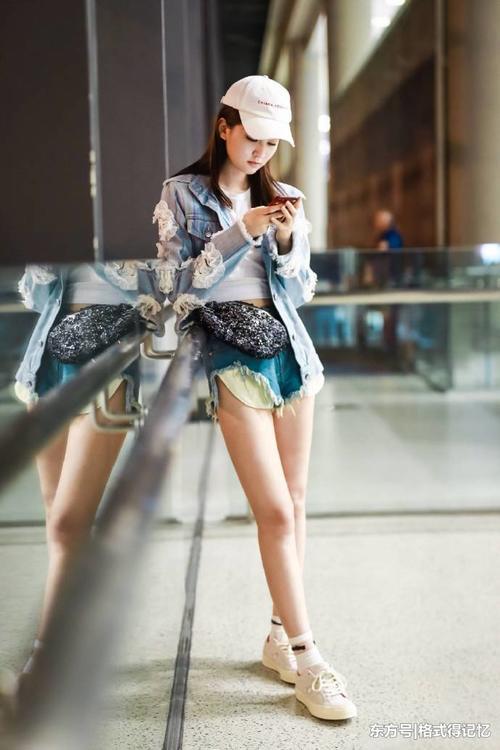 乔欣美炸了！穿超短热裤秀美腿，短到只能用热裤口袋遮三角区！