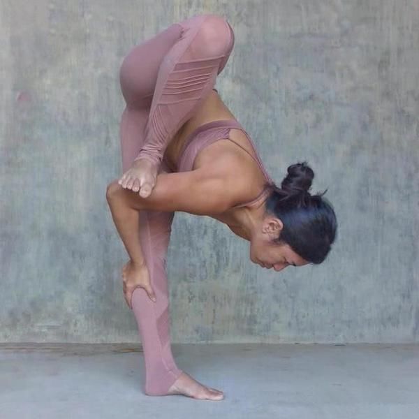 猪哥瑜:把这5个瑜伽动作练好，告别大象腿，让你轻轻松松做女神