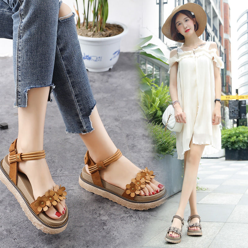 妈妈辈不要再穿高跟鞋了,今夏流行穿这几双,彰显名媛风范又舒适