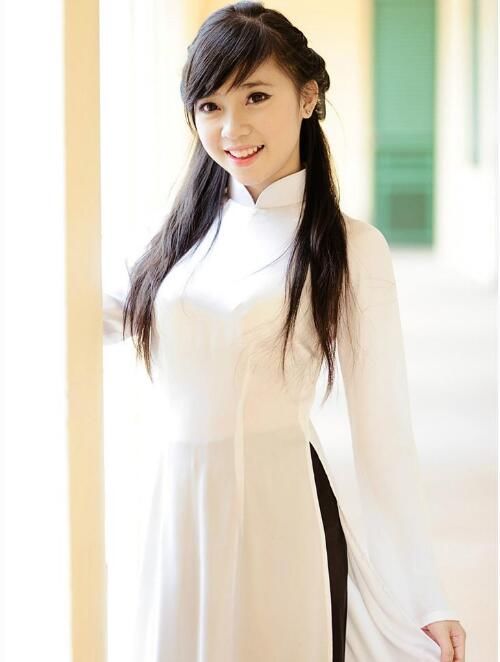 越南女孩着旗袍也很漂亮