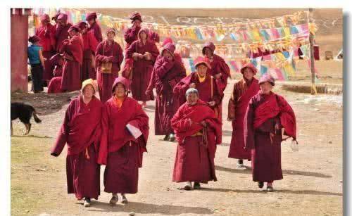 中国的尼姑岛，数万单身女性在此修行，天黑后的规矩让女人抓狂