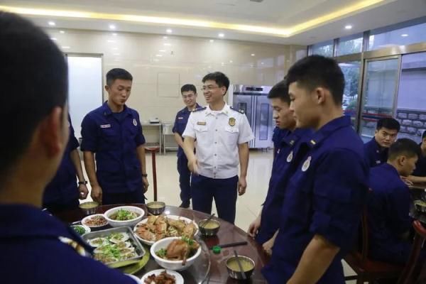  特勤|李红军政委与特勤、警勤中队全体指战员共度中秋佳节