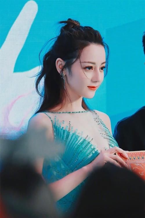 适合:春季再懒也别老披发!2020年流行这4种“扎发”,8成女生都适合