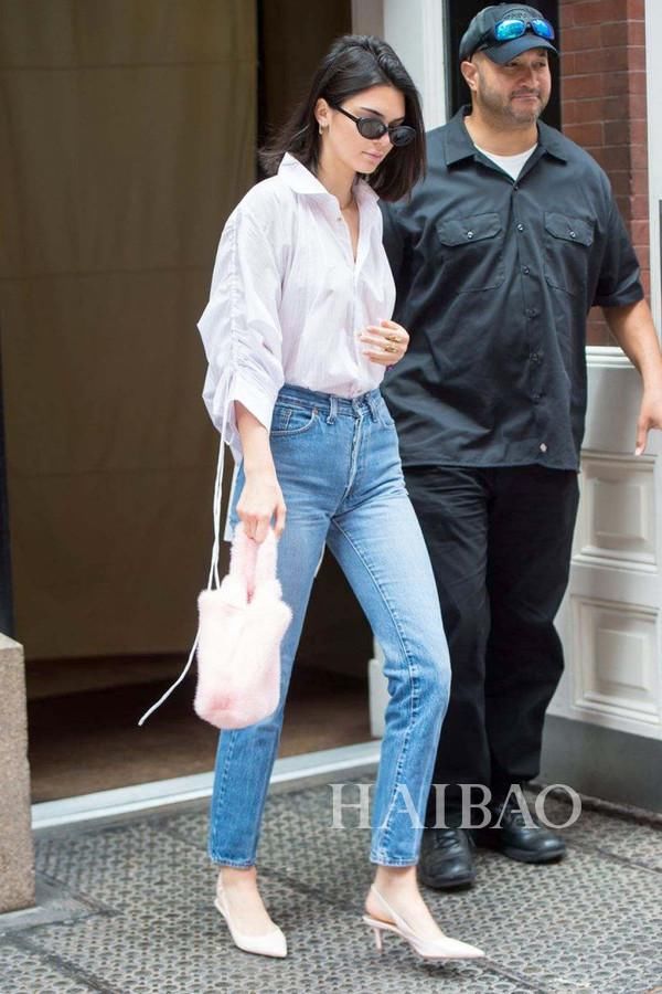 这个夏天来点“颜色”瞧瞧！白色上衣+缤纷下装的三种穿搭方式：