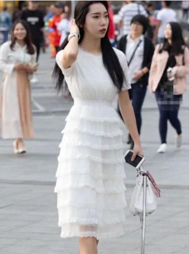 「漂亮」美女街拍：时尚漂亮的打底裤美女，高雅动人，清新又性感