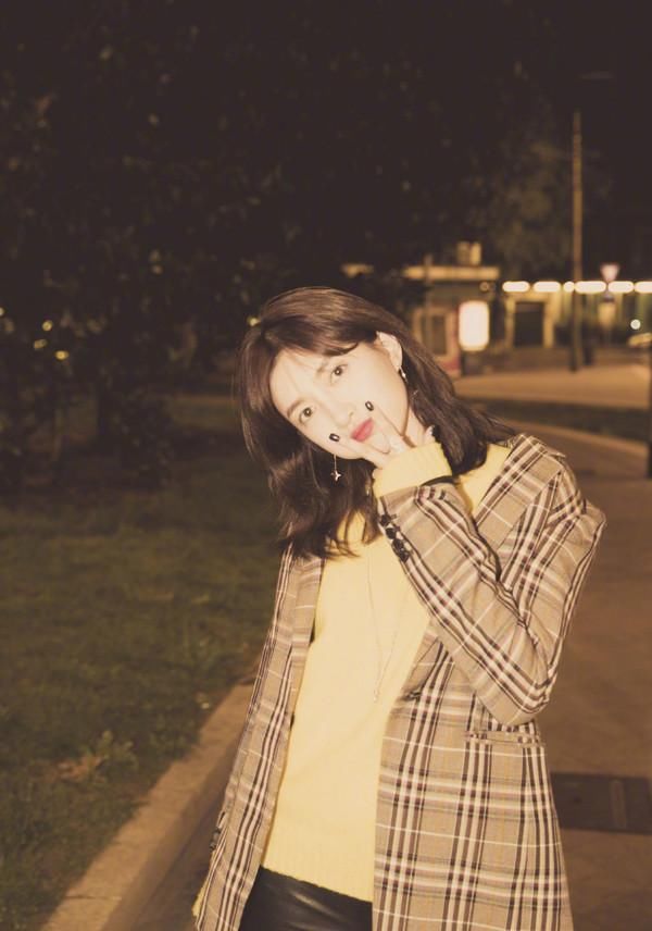 江疏影最新穿衣搭配太美了，网友直呼：超乎了我的想象！