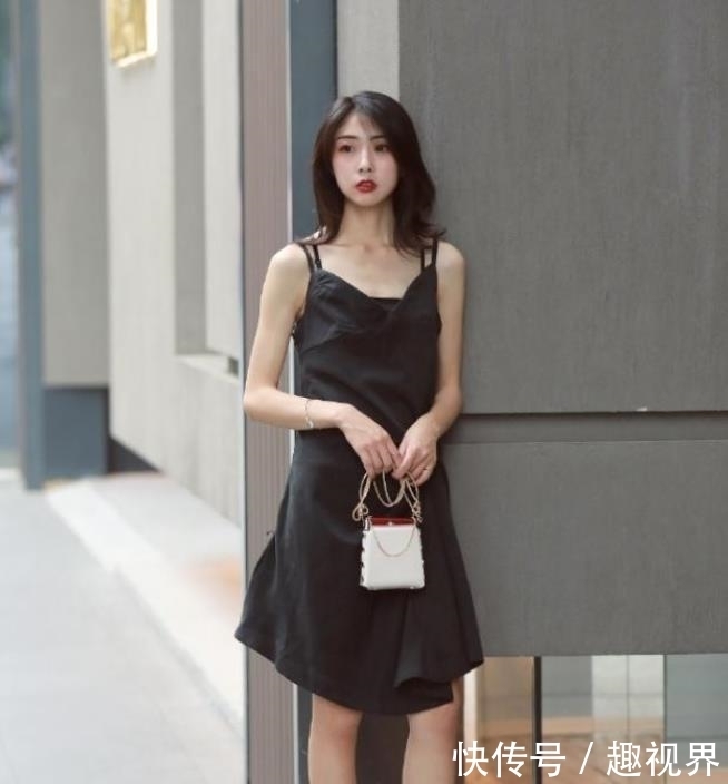  【身材】美女街拍：身材曼妙的小姐姐，修身搭配，别有一番风韵！