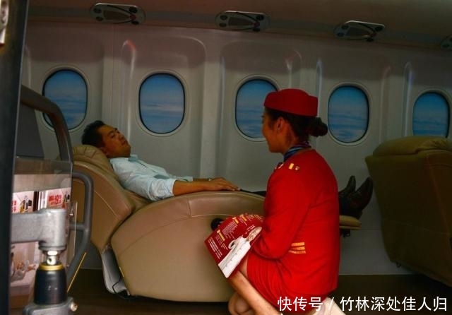  #空姐#乘坐飞机时，这四项“不公开”福利，主动提出空姐都会满