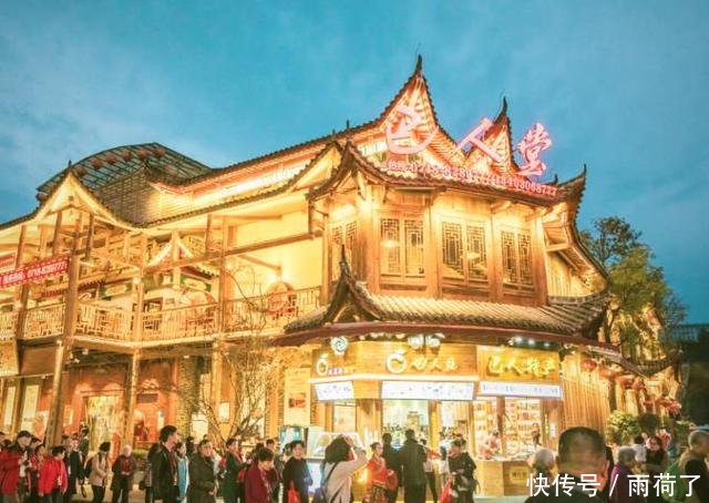 湖北最美“人造”古镇,满满都是少数民族风情,还免费对游客开放