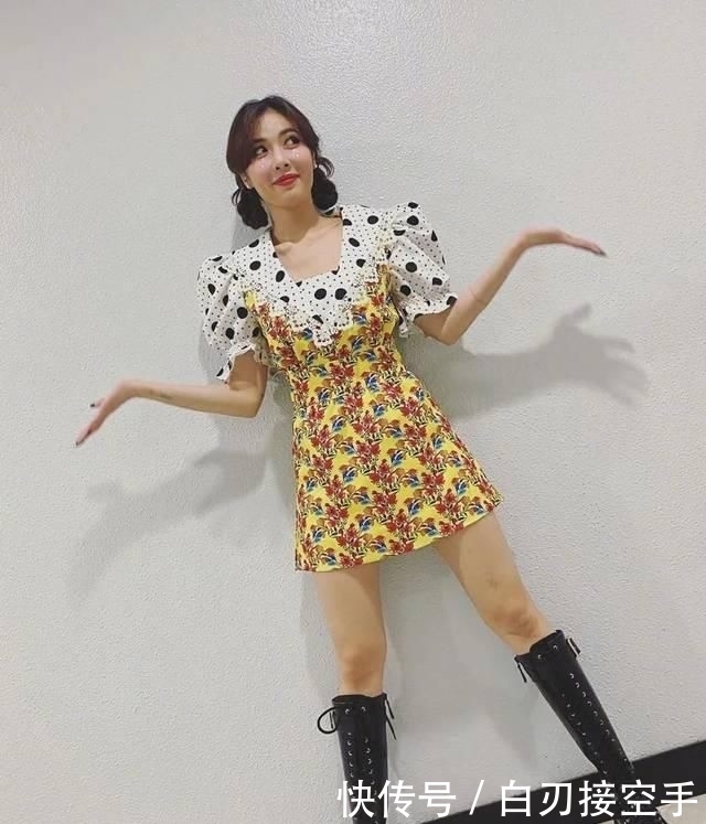 『花朵』2020开春 流行穿“开满花”的裙子,谁穿谁美!