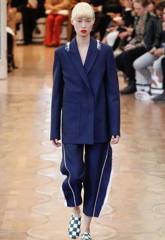  『时装画技法』时装系统里最难穿的一种类型——西装，在大牌设计师手下是如何被重塑？