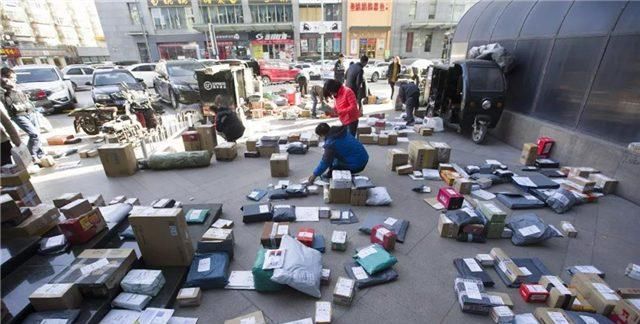  「爬不动」北京顺丰快递员52岁了无房无车，爬不动楼了，无奈辞职不干了
