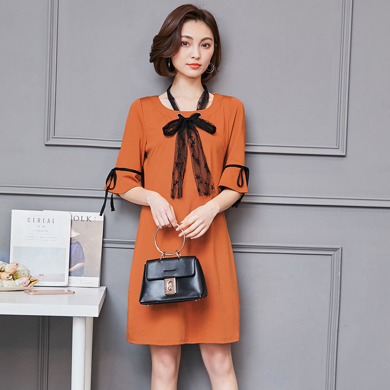 现在的女人越来越性感,出门直接穿紧身连衣裙,男人见了眼发直