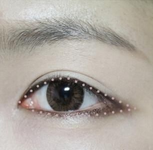 电影《少年的你》官宣男女主！为啥92年的周冬雨看起来比00后易烊