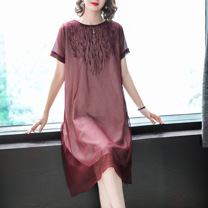 52岁老婆终于开窍了，把大妈装扔掉了，换上高雅裙，美像30岁