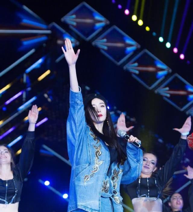  「格子西装」今年春季流行服饰分析,准备买卖衣服都进来