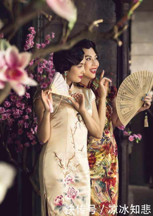 「耳边」蔡少芬三胎封肚后美出新天际!木耳边吊带秀出牛奶肌,女人味爆棚