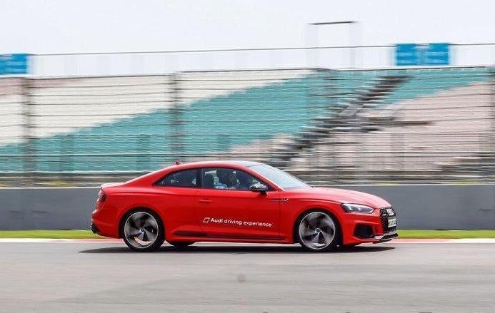 奥迪跑车体验 - 奥迪RS5轨道驱动器