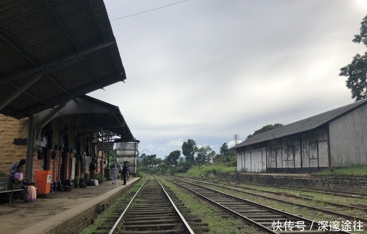 亚洲这个国家的火车都没有门，中国游客：从来没见过这样的火车