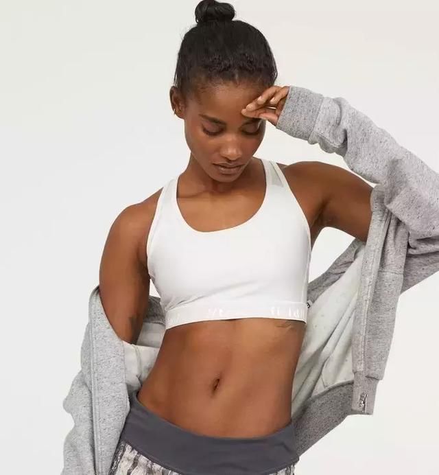 维密、HM、6ixty8ight 这些牌子的内衣……