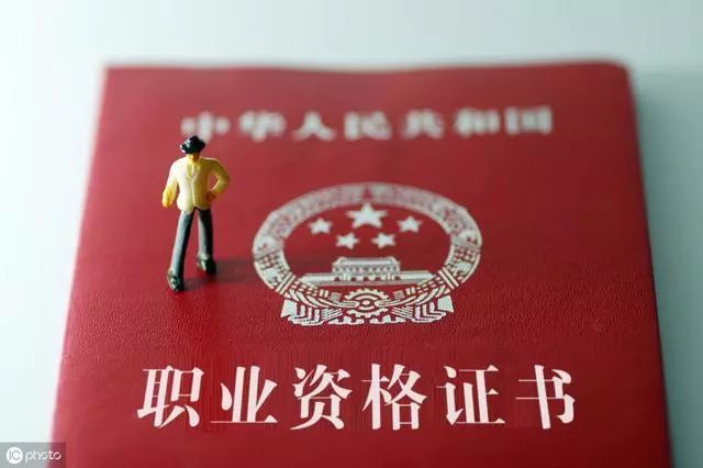 严打“挂证”后，建筑业的喝茶项目经理迎来的第一次春天