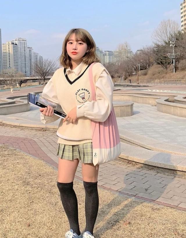 『脸部线条』一样是大圆脸,为何他人能够穿成女王,但你顶多就是说个小仙女呢