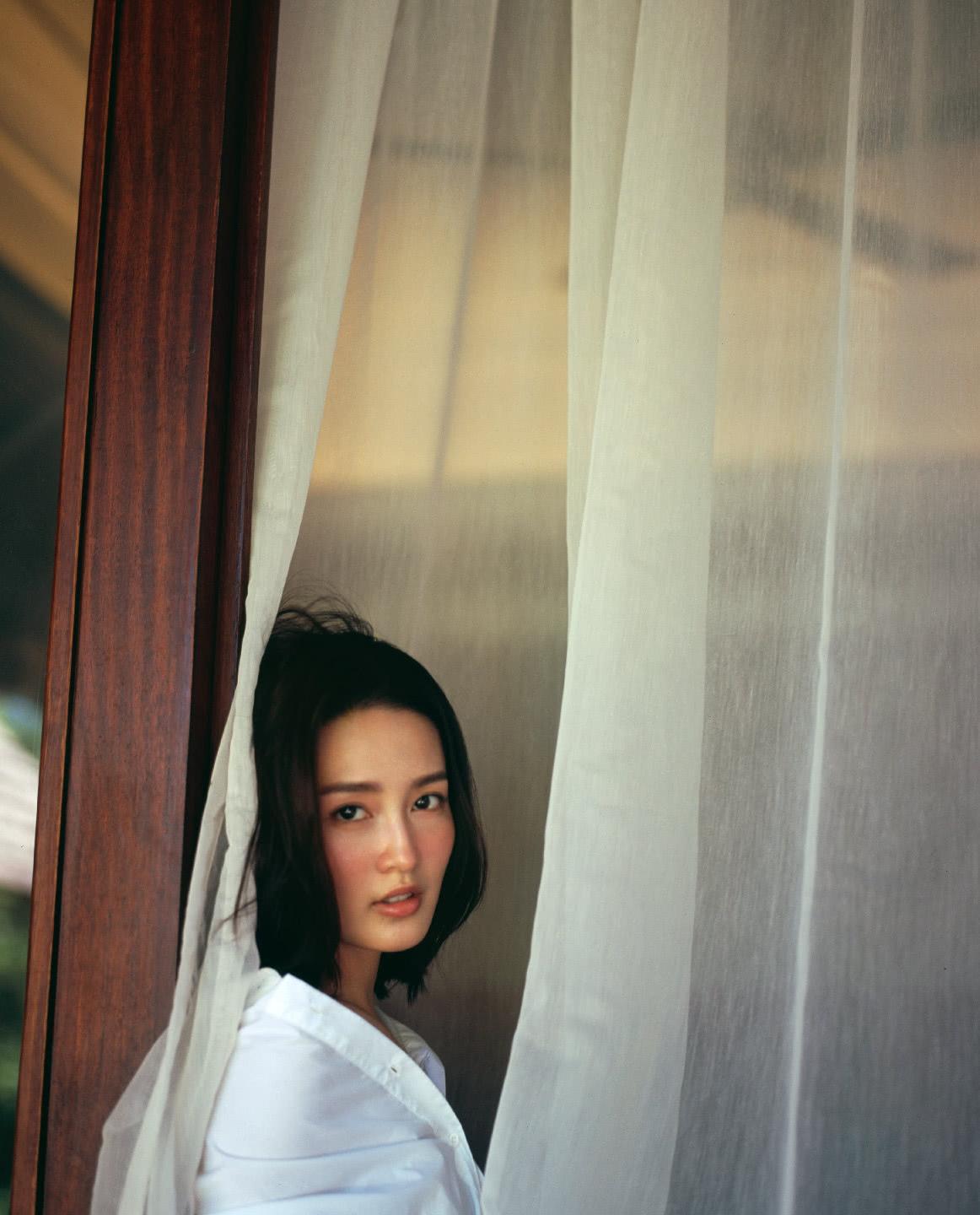 6个李沁中混入了一个唐嫣，若你能找出来，绝对是李沁的铁粉