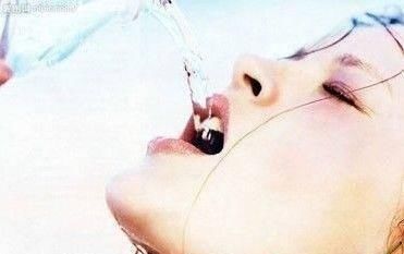  脸上@胶原蛋白补不到脸上！带来一堆”问题“？可以选择2种方法替代！