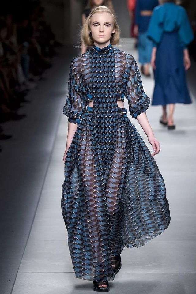 这个秋冬，你需要这3条奶奶裙来解锁浪漫灵魂