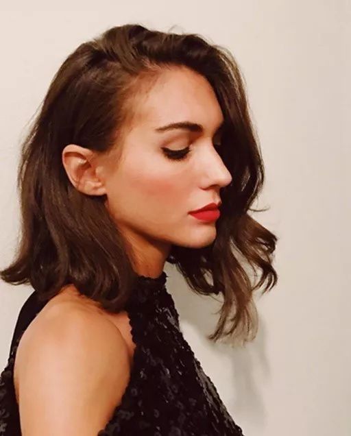 今秋头发越“短”越时髦,剪了的人都美翻了!