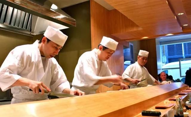 中国游客搞不懂国外"小费"文化 每次被坑好多钱!