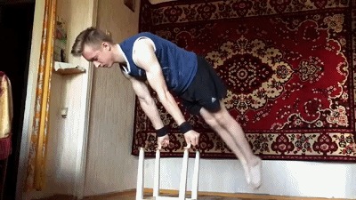 实力超群的19岁徒手健身达人，别人做俄挺用手掌，他用2个手指