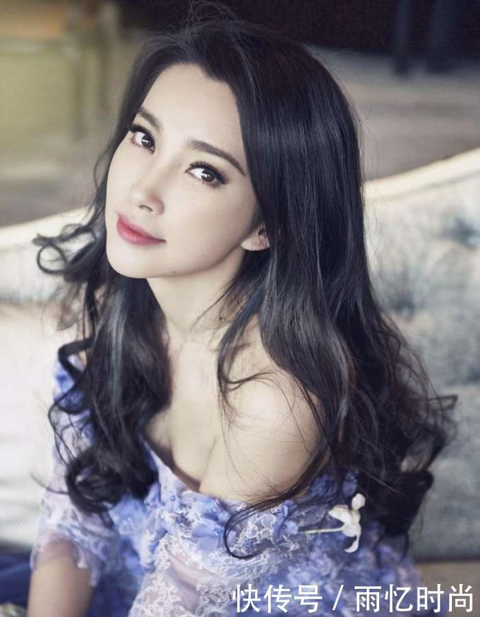 45岁李冰冰新造型很惊艳! 身穿开叉短裤, 暴露了一双美腿!