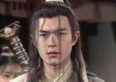 女子举横幅向古天乐借钱救父，古说要了解清楚，网称这是道德绑架