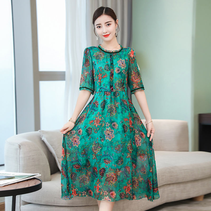 47岁老婆真会穿，一步裙+尖头鞋，超级美嫩，比穿旗袍还女人