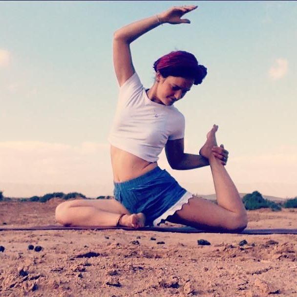 这组瑜伽塑形动作坚持练一周，让你轻松拥有迷人美背，绽放魅力！