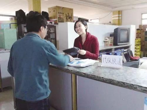 快递新规实行首周,快递员送货上门难度大