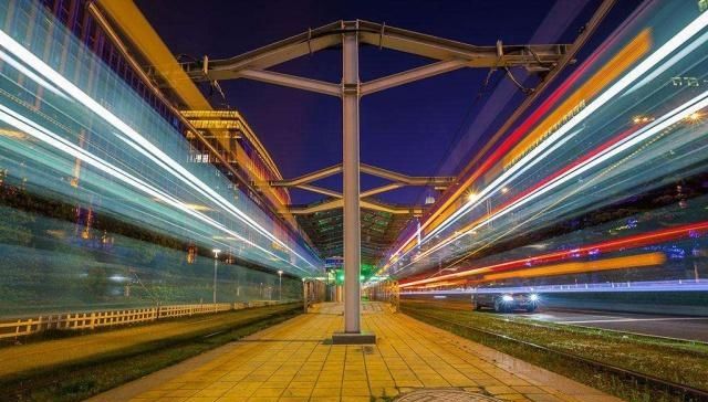 摄影技巧：拍摄车轨，这四招教你拍出好看的车轨