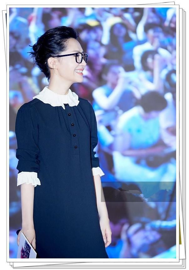 许晴够狠！49岁穿娃娃领裙不输20岁关晓彤，网友：年龄只是摆设？