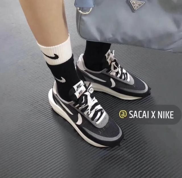  [时髦]没想到袜子也能穿得这么时髦！